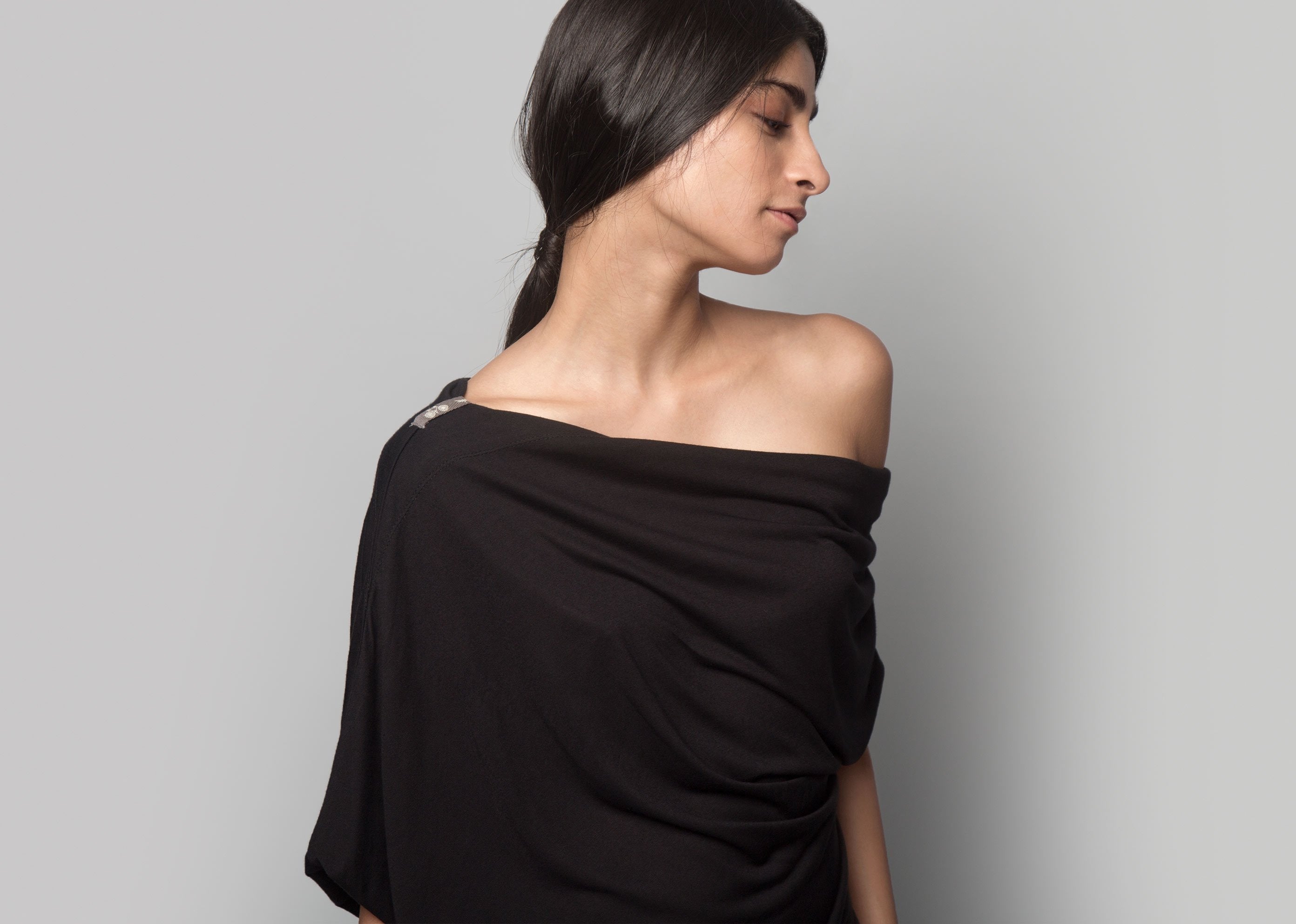Ukiyo Off-Shoulder Top - Black