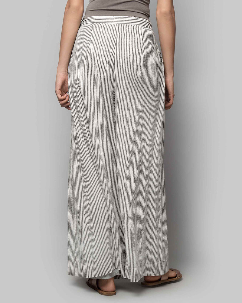Raven Flared Pleated Pants