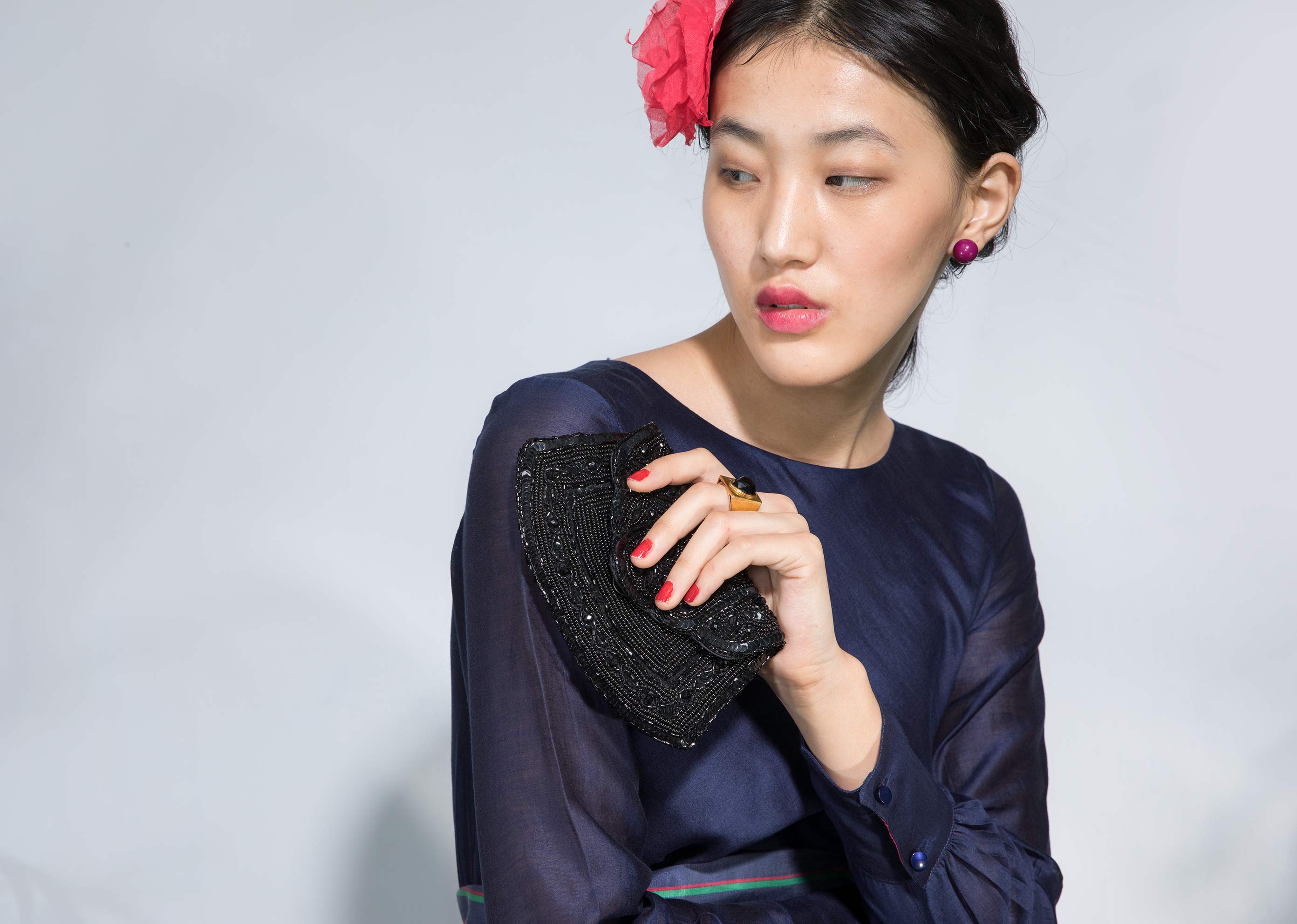 Vintage Hand Clutch - Black