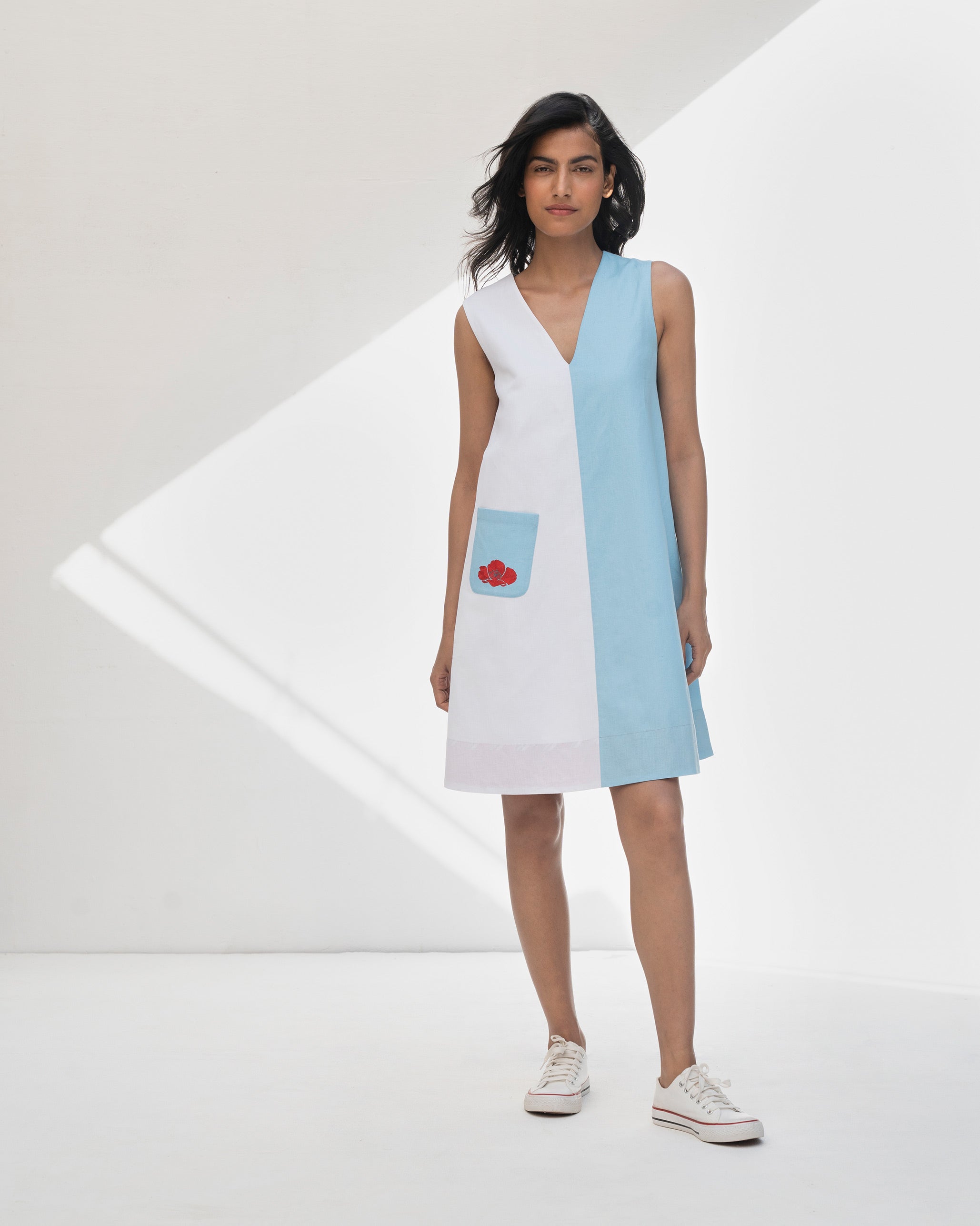 Sleeveless Shift Dress - Blue & White