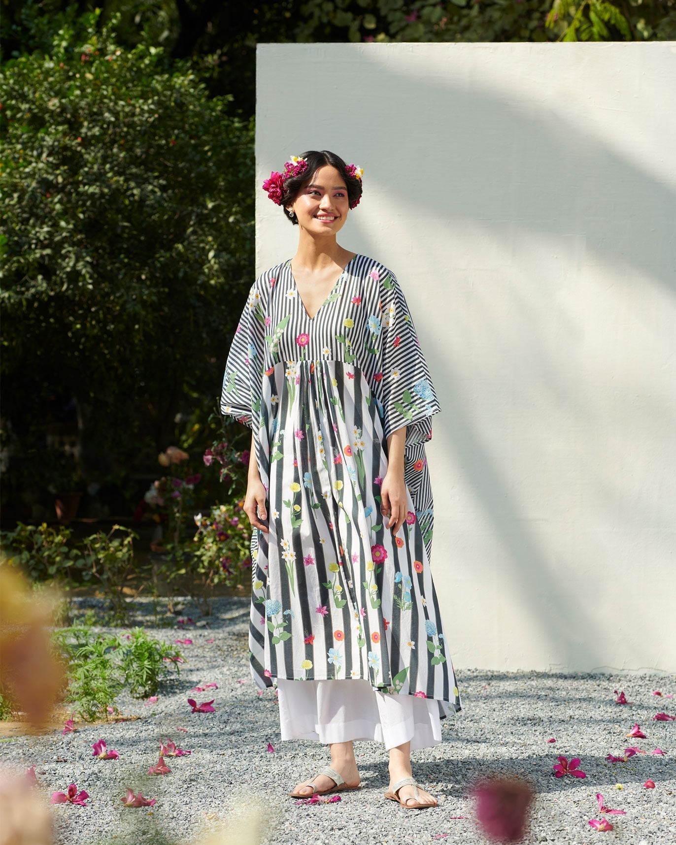 Waadi Kaftan - White & Black