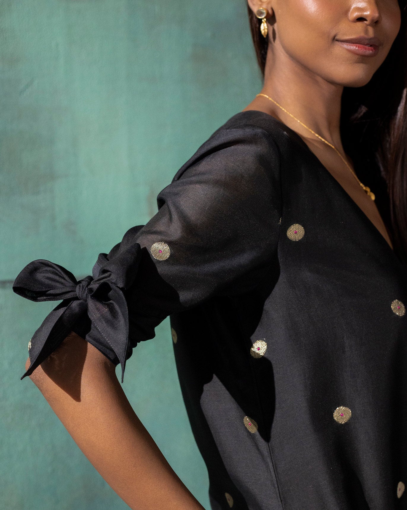 V Neck Shift Dress - Black & Gold