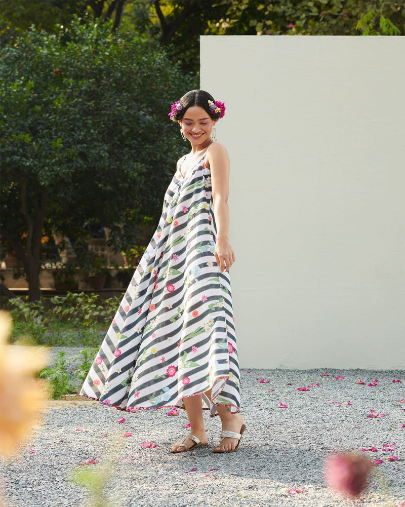 V Neck Strappy Dress - White & Black