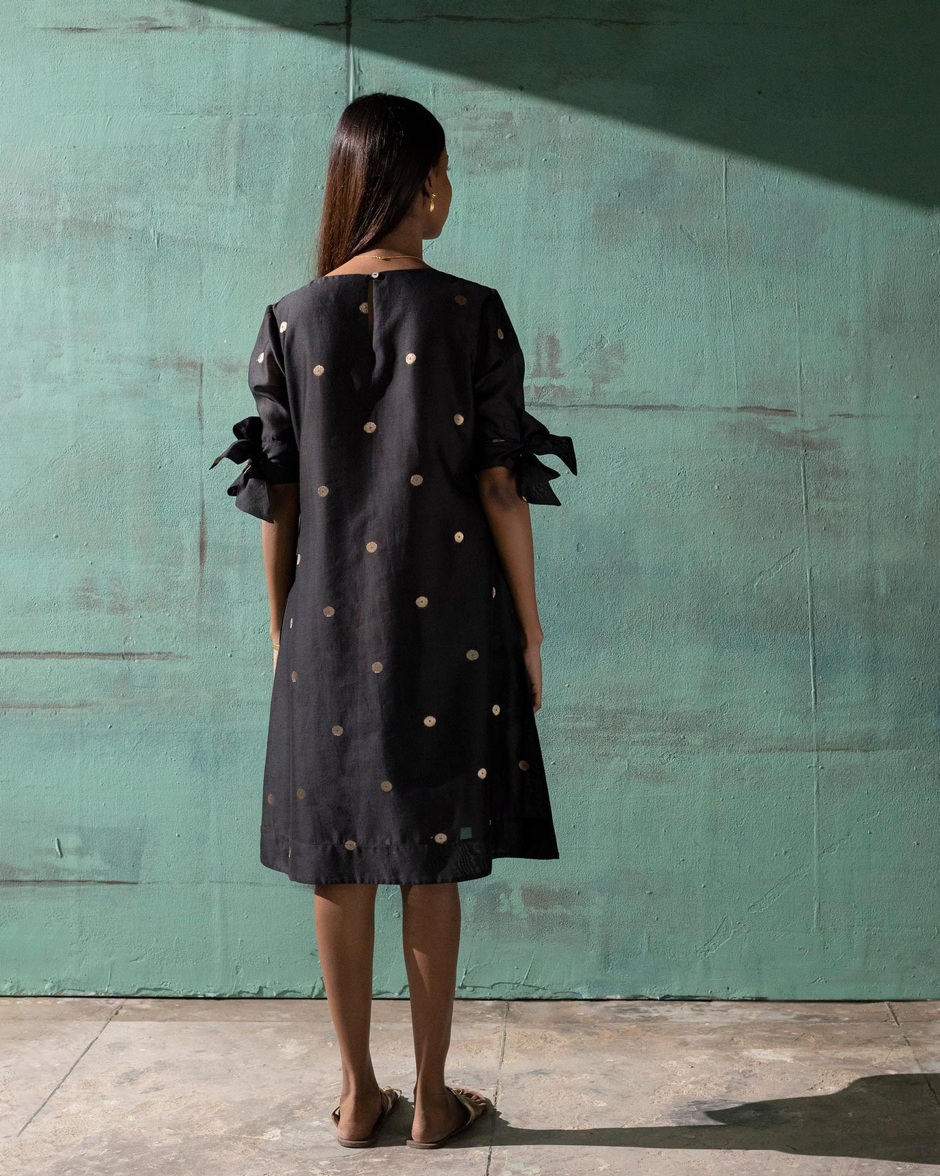 V Neck Shift Dress - Black & Gold