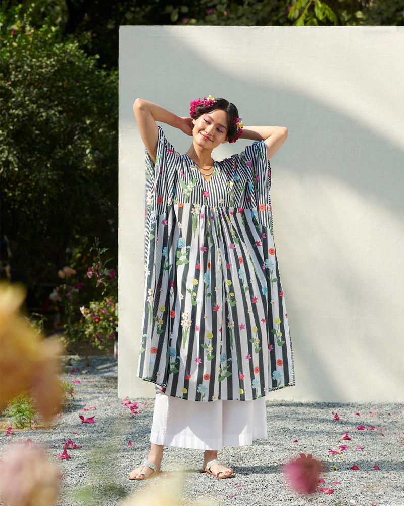 Waadi Kaftan - White & Black