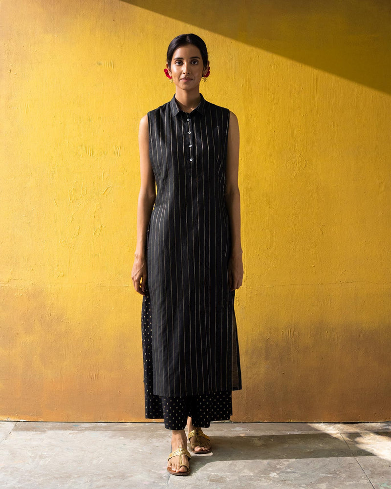 Sleeveless kurta - Black & Gold