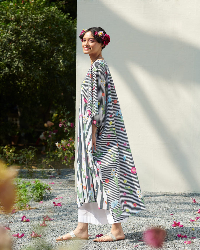 Waadi Kaftan - White & Black