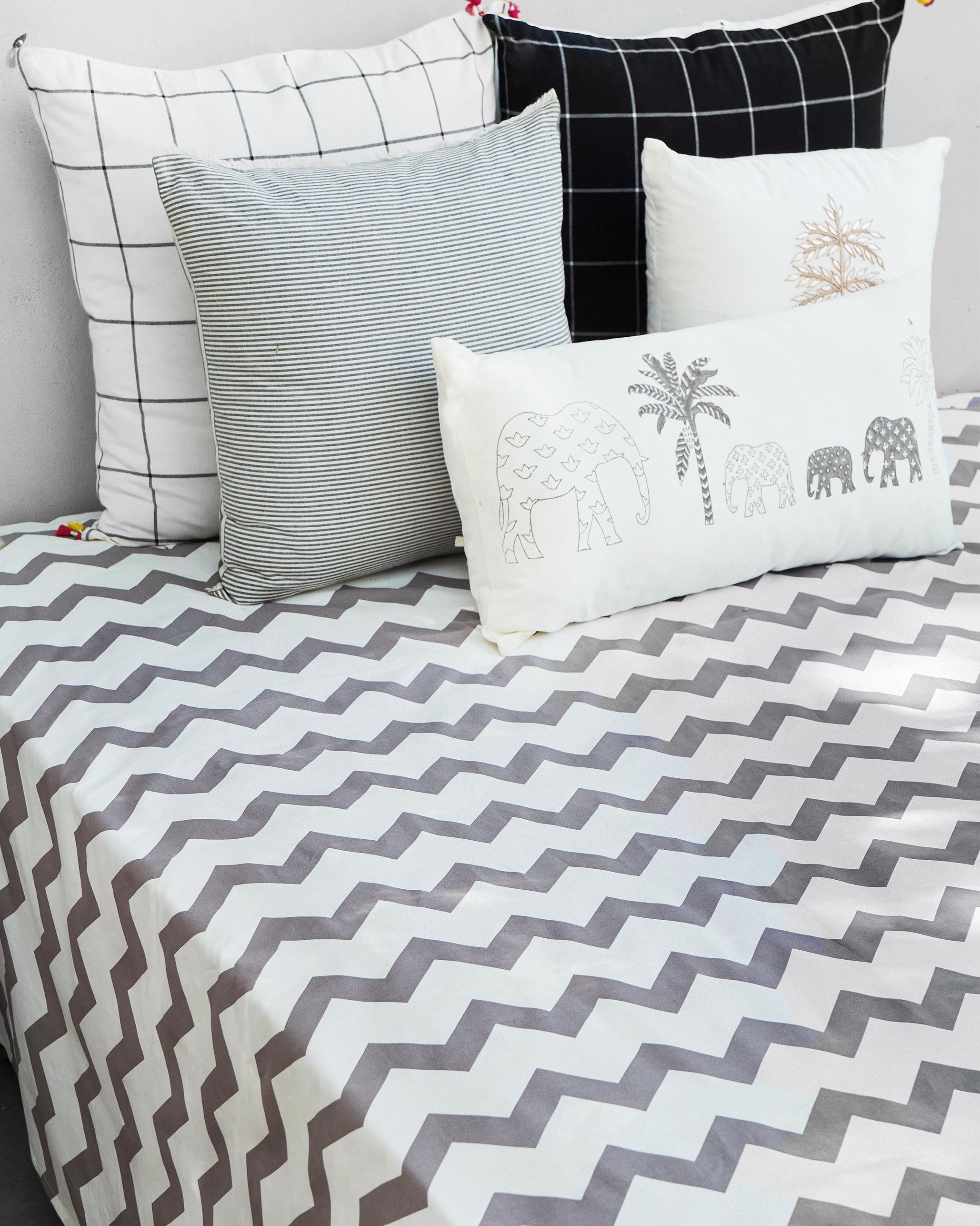 Colombo Wave Bedsheet Queen with Pillow Case Set