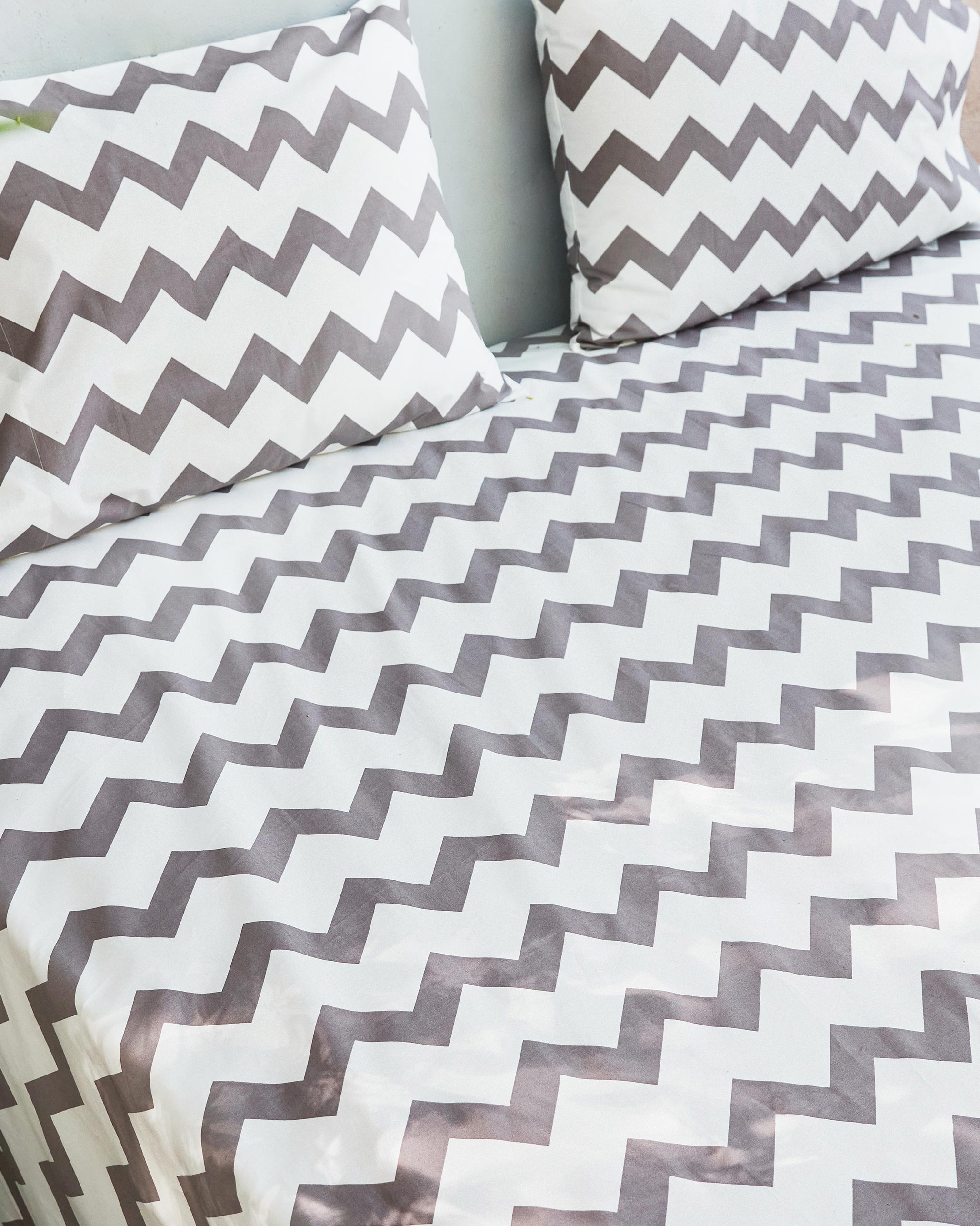 Colombo Wave Bedsheet Queen with Pillow Case Set