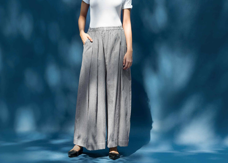 Deep Pleat Front Bottom - Black & White