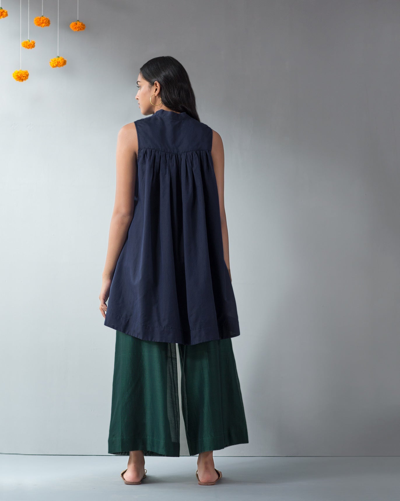 Back Gathered Overlay