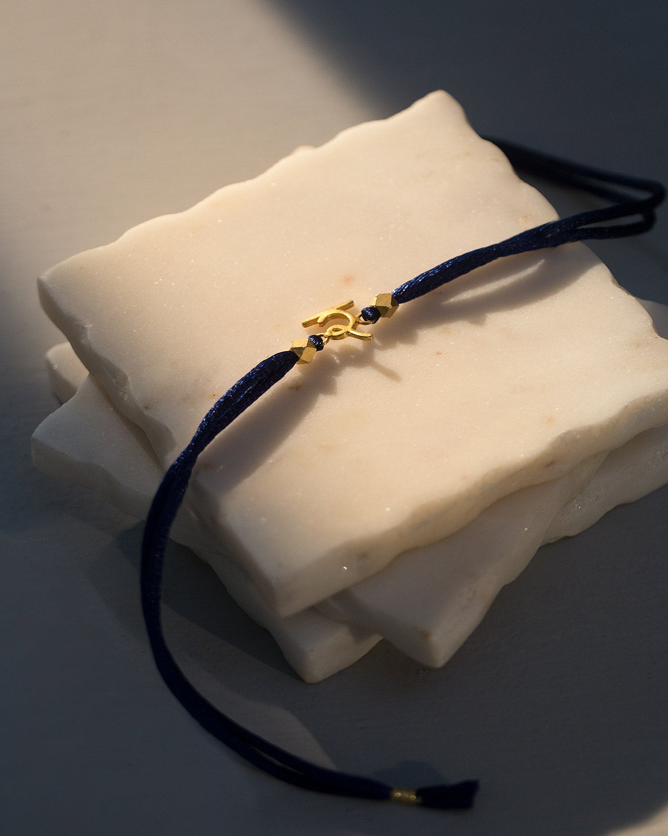 Alphabet R Rakhi - Gold
