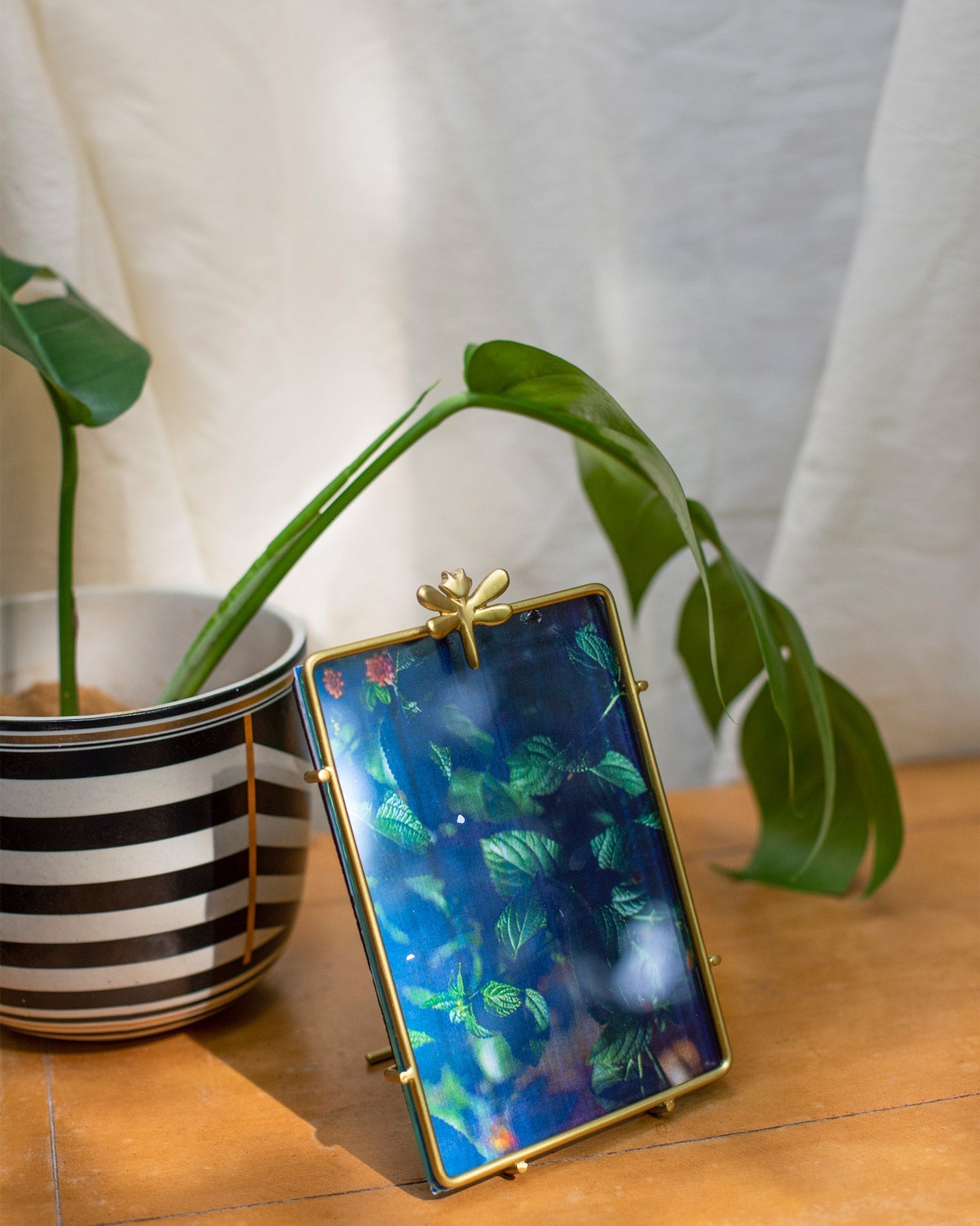 Nizara Photo Frame