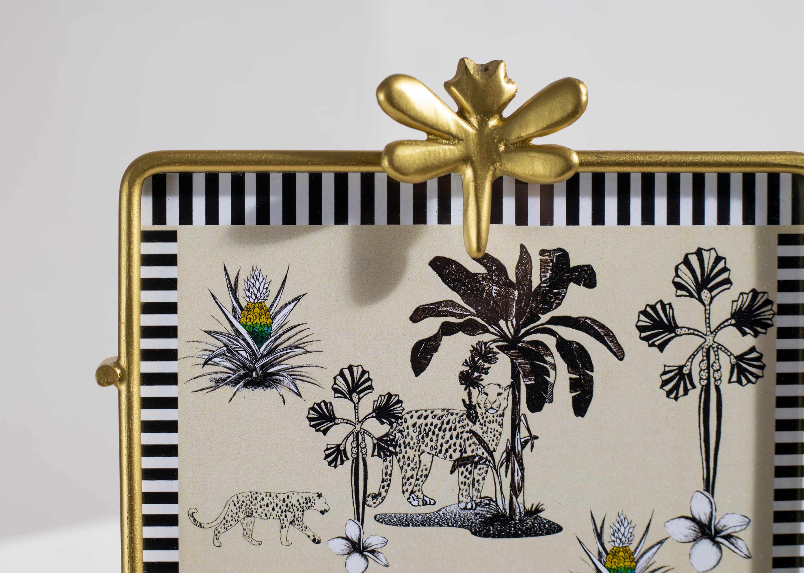 Nizara Photo Frame