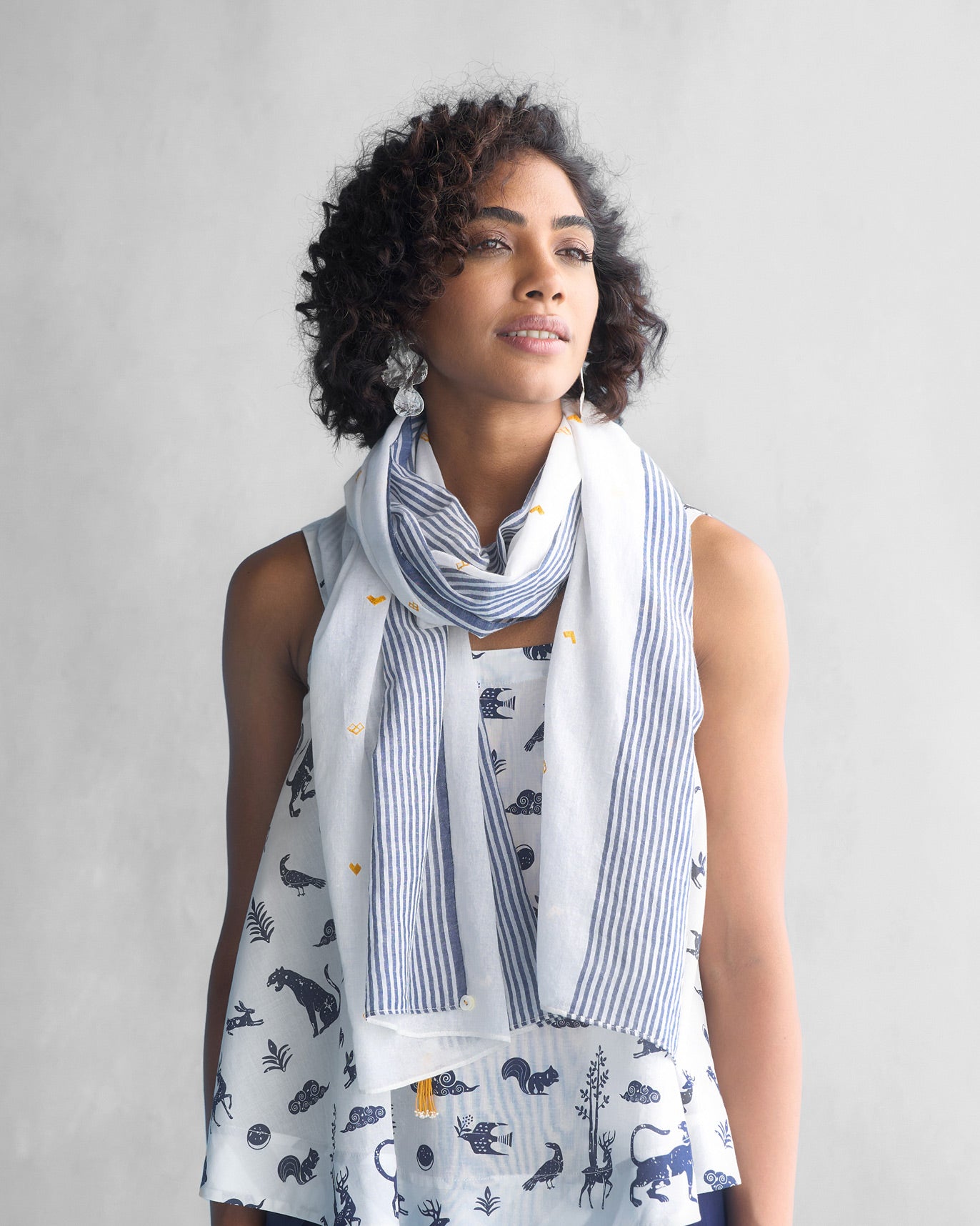 Dokai Scarf - White & Navy