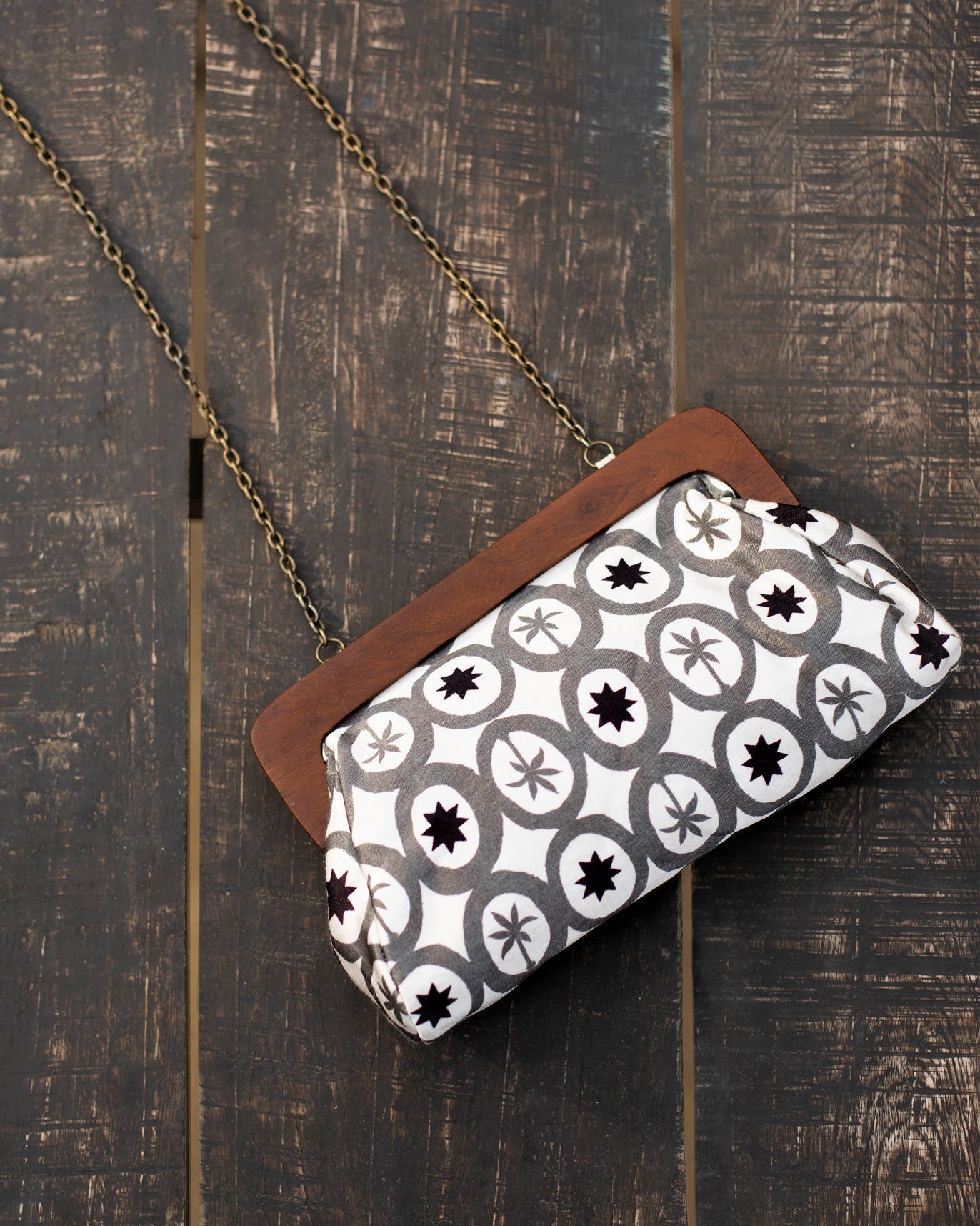 Bay Clutch - Black & White