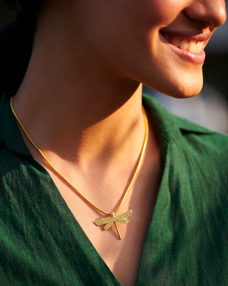 Dragonfly charm - Gold