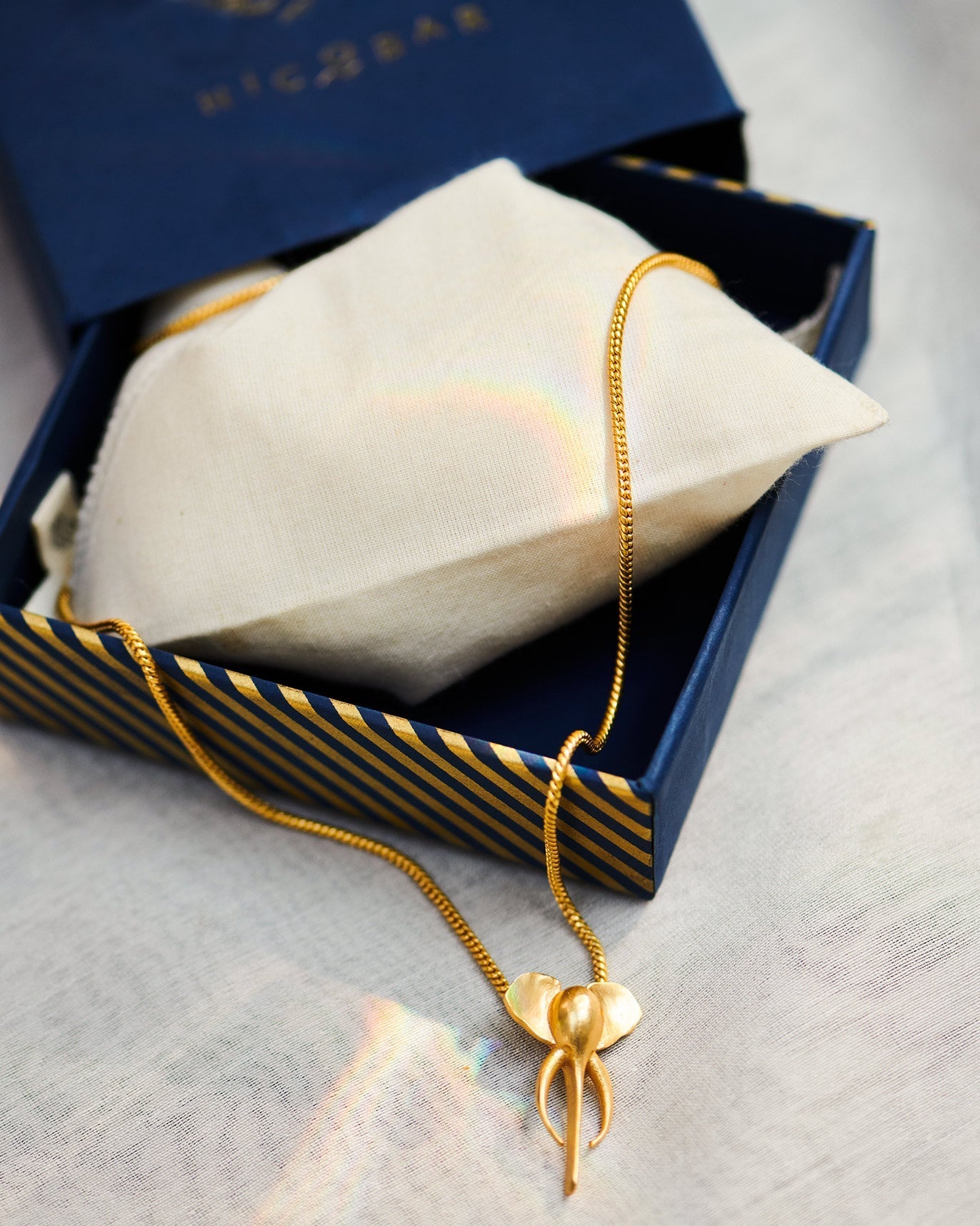 Elephant charm - Gold