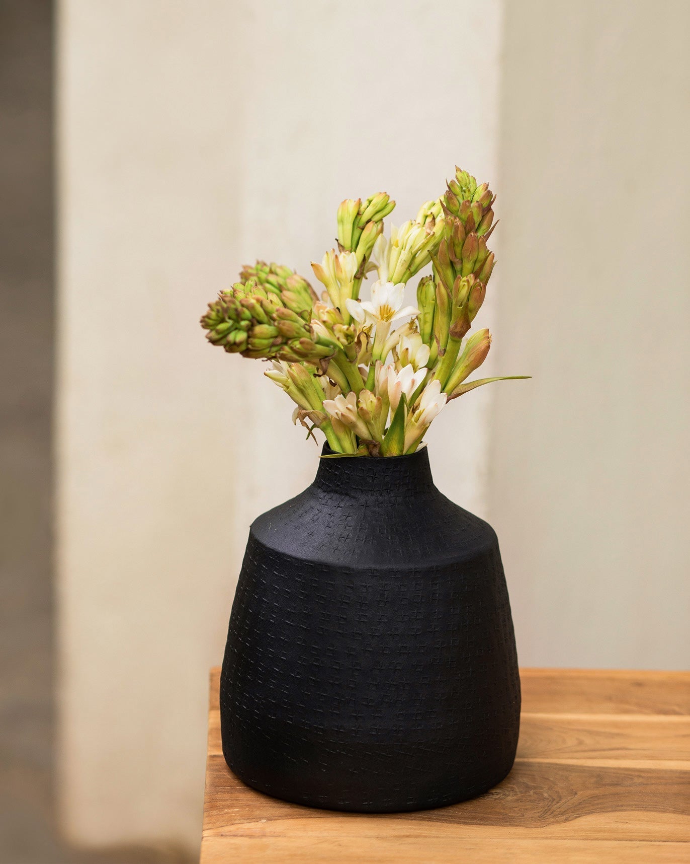 Dhaara Vase