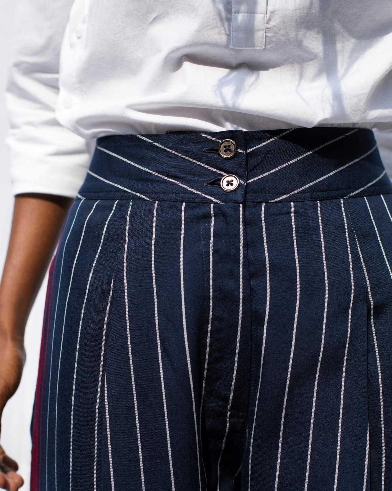 Pleated Narrow Trousers - Navy & White
